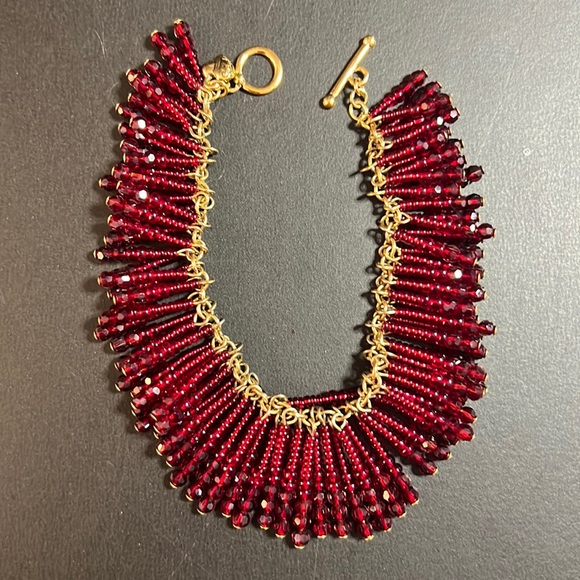 CAROLEE ⚜️ Gorgeous Red Crystals Toggle Bracelet - Picture 1 of 6